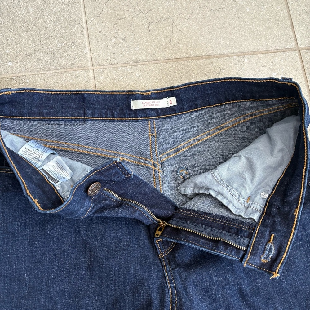 Levis Classic Straight Jeans - Picture 7 of 9